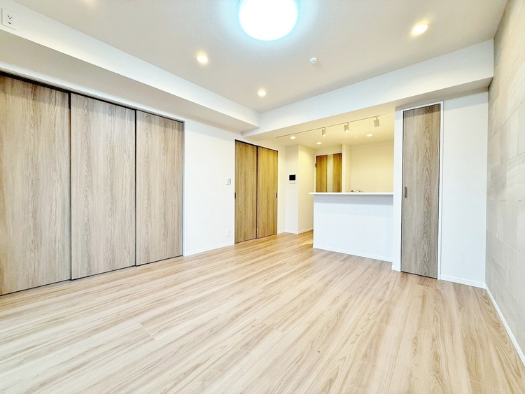 居間 飾り過ぎないシンプルな内装と偏り過ぎないデザインで統一しました。