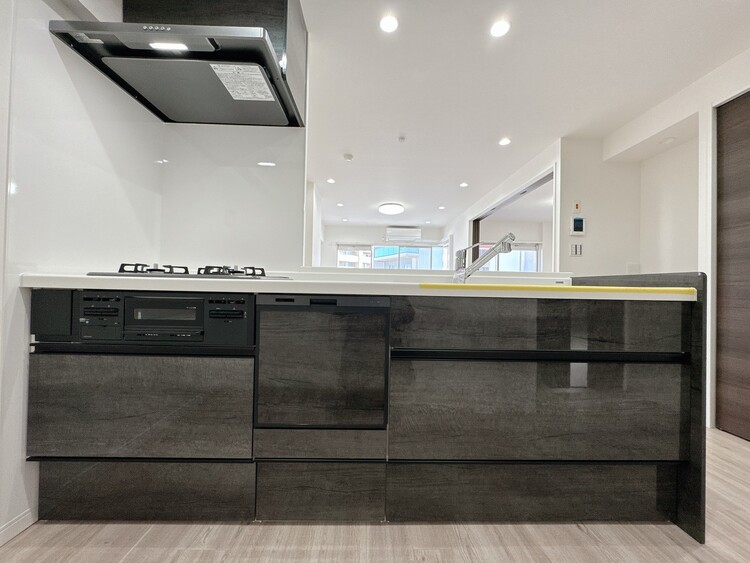 キッチン スマートな意匠と充実の機能を備えたキッチンが、暮らしにおいしい彩りを添えます。