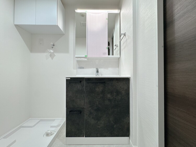 洗面 何かと物が増える場所だからこそ、スッキリと見映えの良い空間に。