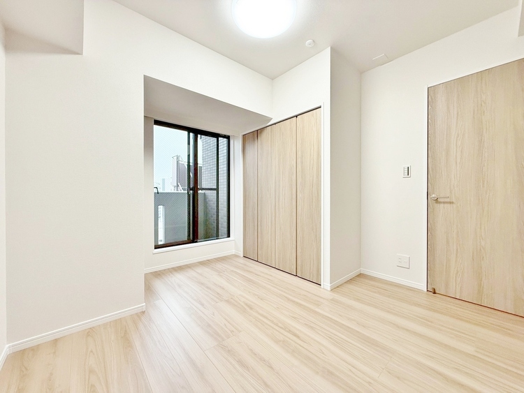 寝室 ベッドも十分に設置するスペースがあります。