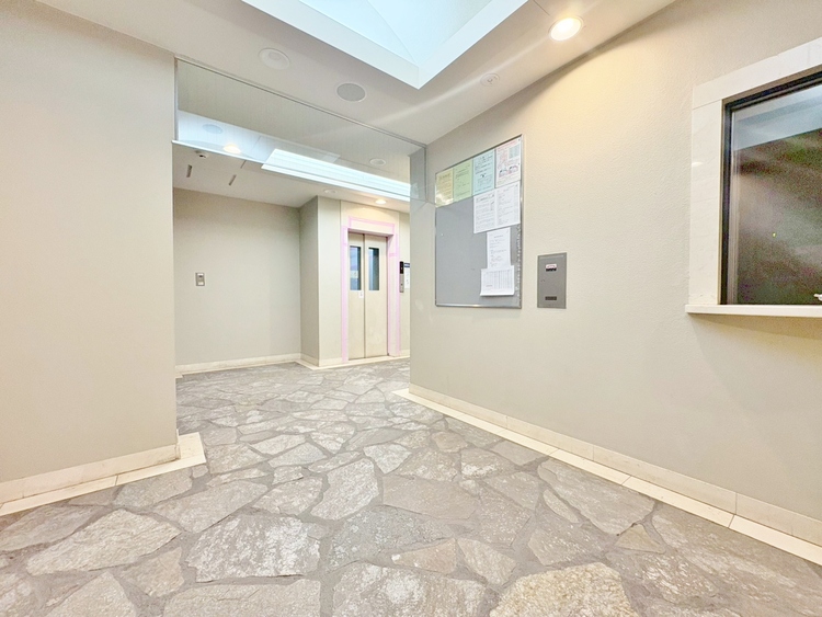 エントランス エントランス内部は、管理が行き届き清潔な共有スペースとなっています。