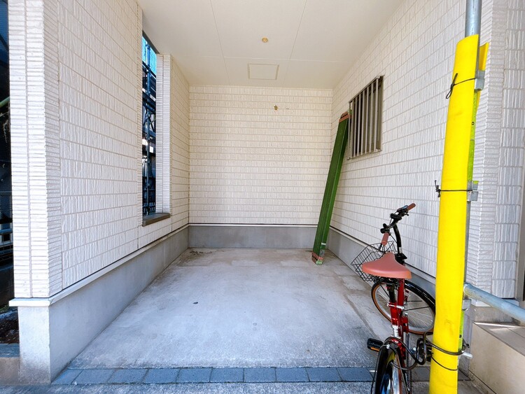 駐車場 本物件の駐車スペースです。車種制限のある場合もございますので、お気軽にお問い合わせくださいませ。