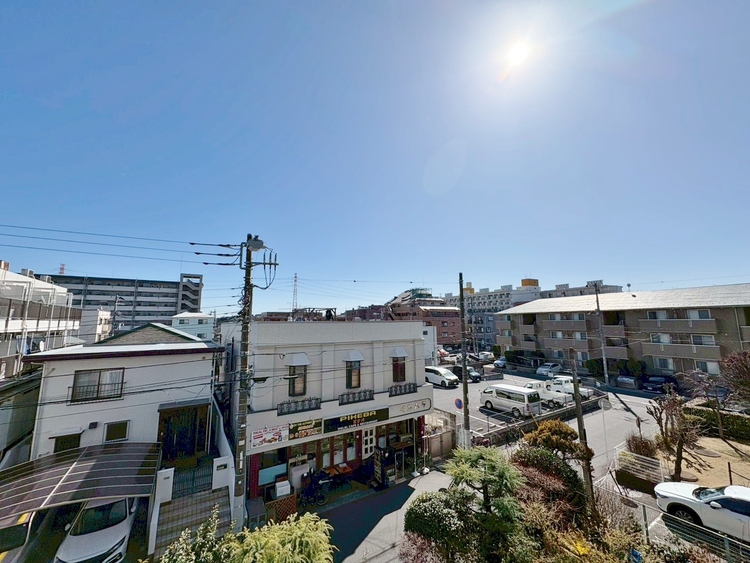 バルコニー 窓を開けると広がる青空。心をリフレッシュして日々を過ごしていきましょう。