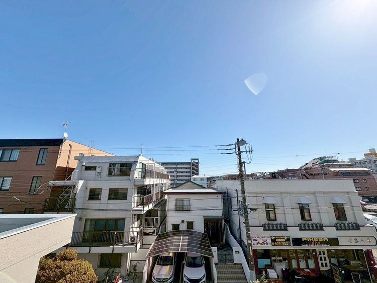 バルコニー 頬をなでる、優しい風を感じることが出来ます。