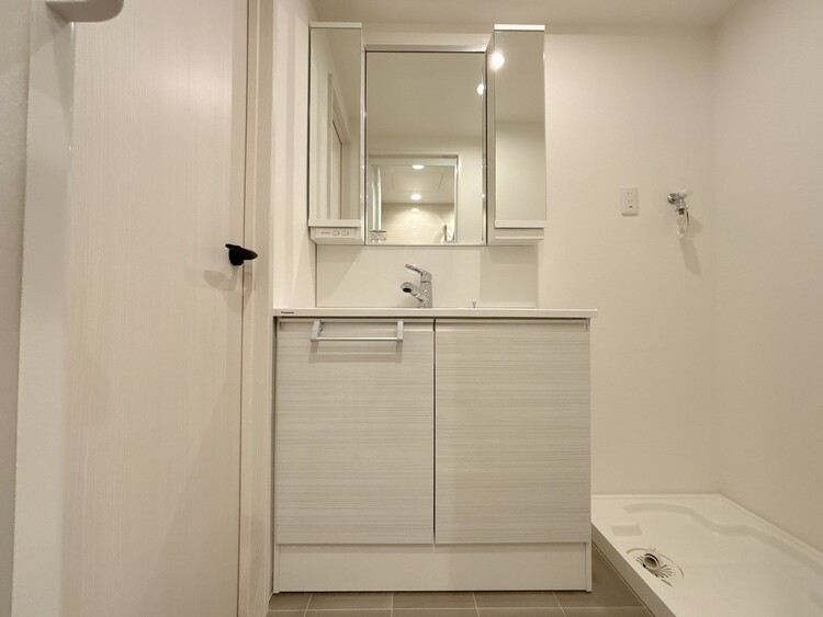 洗面 何かと物が増える場所だからこそ、スッキリと見映えの良い空間に。