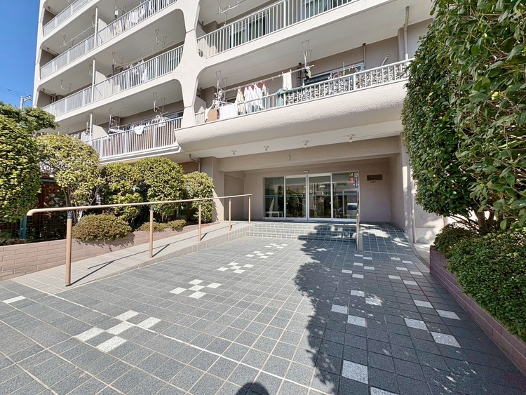 エントランス 外と内をつなぐエントランスは、まさに顔となる場所。