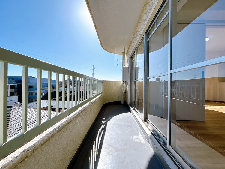バルコニー 暮らしの中で、光と風を演出してくれるバルコニー。
