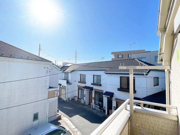 バルコニー 窓を開けると広がる青空。心をリフレッシュして日々を過ごしていきましょう。