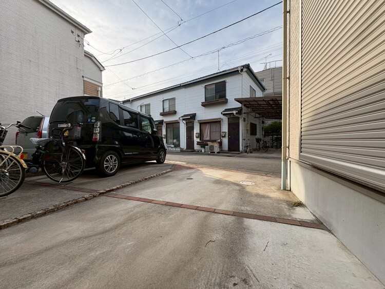 駐車場 本物件の駐車スペースです。車種制限のある場合もございますので、お気軽にお問い合わせくださいませ。
