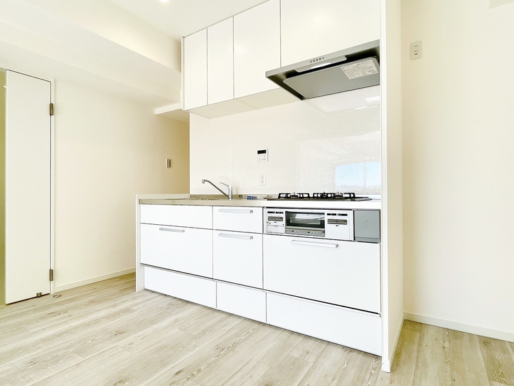 キッチン スマートな意匠と充実の機能を備えたキッチンが、暮らしにおいしい彩りを添えます。