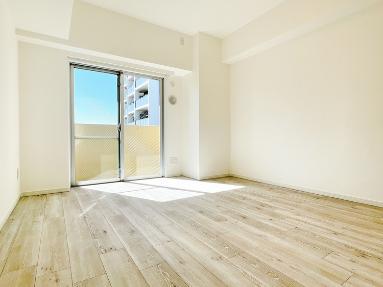 寝室 ベッドも十分に設置するスペースがあります。