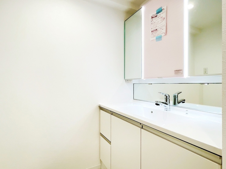 洗面 清潔感と心地よさを重視した、上質感漂うパウダールーム。