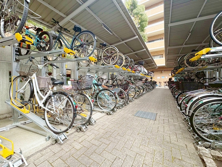 設備 きちんと整備された駐輪場。住む方の心遣いが感じられます。