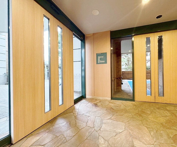 エントランス エントランスは、毎日の行き帰りで使う大事な空間です。