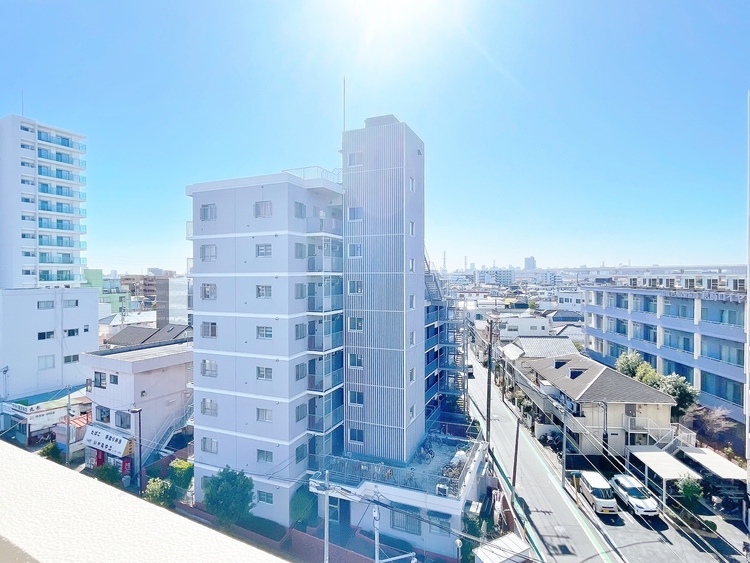 バルコニー 頬をなでる、優しい風を感じることが出来ます。