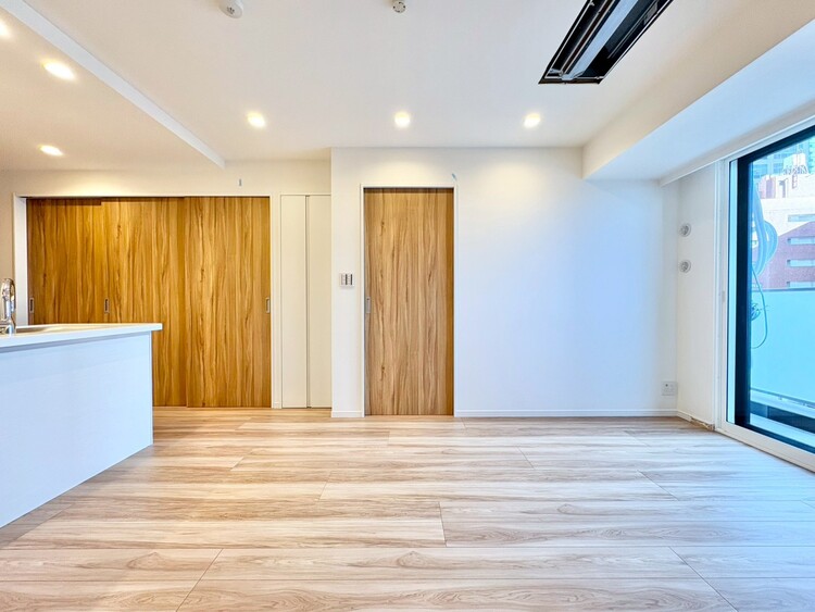 居間 忙しく過ぎゆく日常を置き去るほど、ゆったりした時間が流れるリビング。