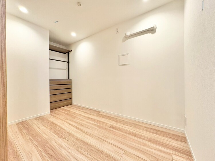 寝室 ベッドも十分に設置するスペースがあります。