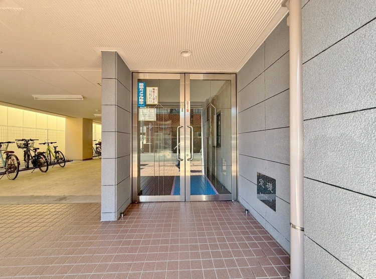 エントランス 外と内をつなぐエントランスは、まさに顔となる場所。