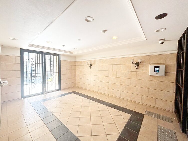 エントランス エントランス内部は、管理が行き届き清潔な共有スペースとなっています。