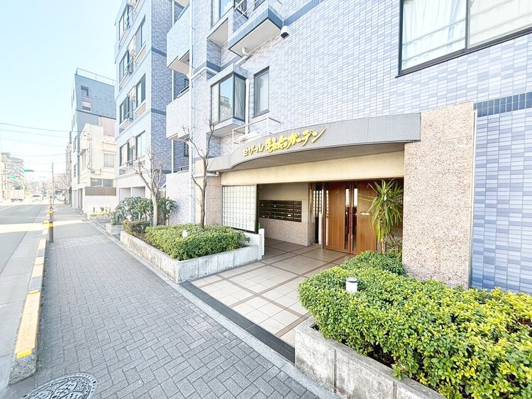 エントランス 外と内をつなぐエントランスは、まさに顔となる場所。