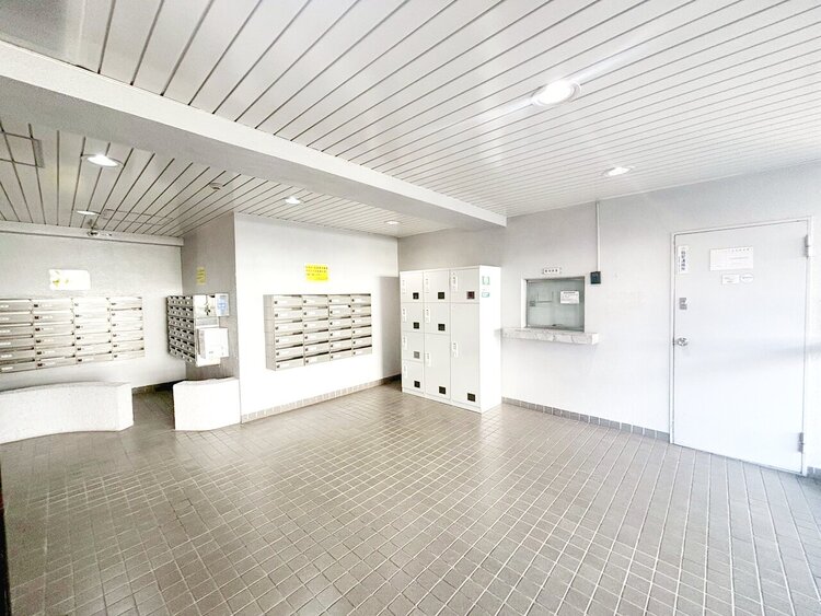 エントランス エントランス内部は、管理が行き届き清潔な共有スペースとなっています。