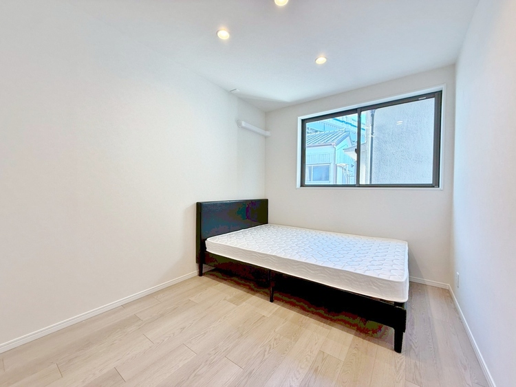 寝室 書斎や寝室へと変わっていくこの１室にどうアレンジするか、それを想像するだけで夢が膨らみますね。