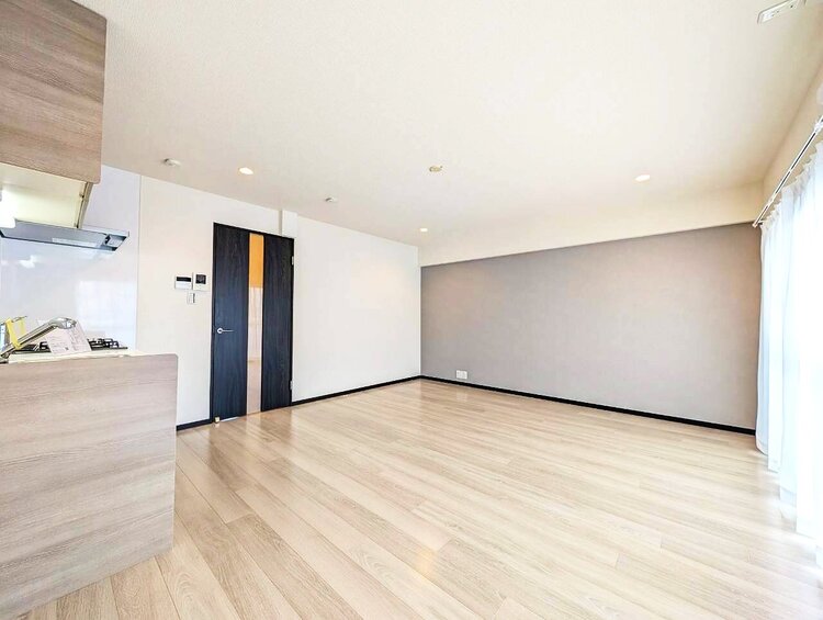 居間 飾り過ぎないシンプルな内装と偏り過ぎないデザインで統一しました。