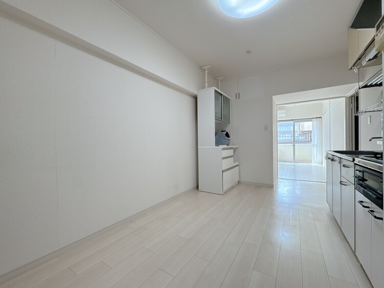 居間 居心地の良い空気感は、暮らしのステージを彩り、心からのやすらぎと満足感を与えてくれます。