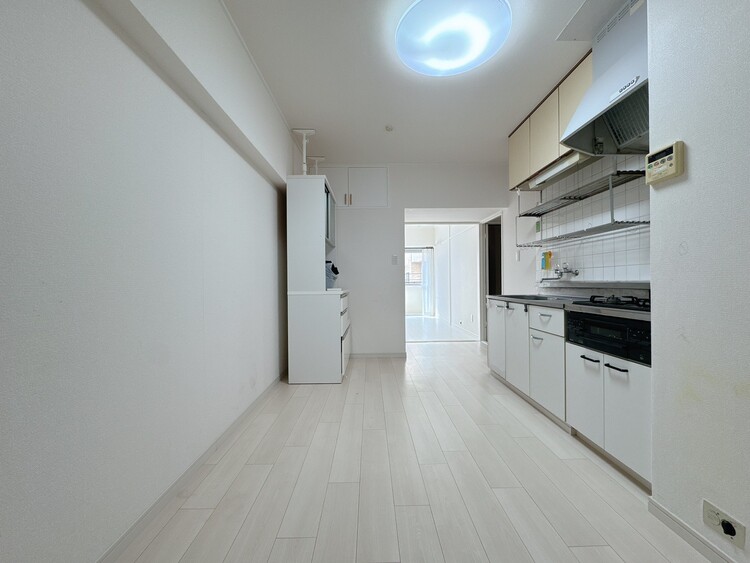 居間 飾り過ぎないシンプルな内装と偏り過ぎないデザインで統一しました。