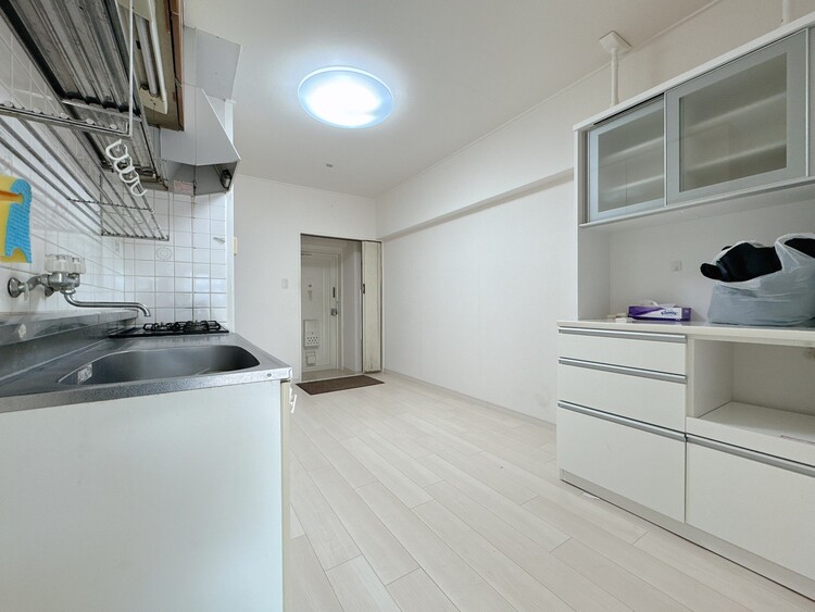 居間 快適に過ごす毎日を求めて、暮らしの中でご自身の「マイホーム」に創り上げてください。