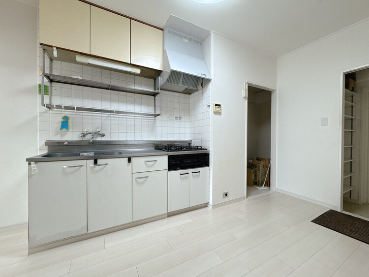 キッチン スマートな意匠と充実の機能を備えたキッチンが、暮らしにおいしい彩りを添えます。