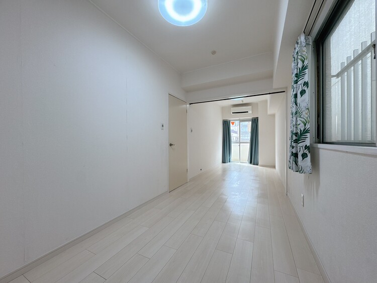 寝室 ベッドも十分に設置するスペースがあります。