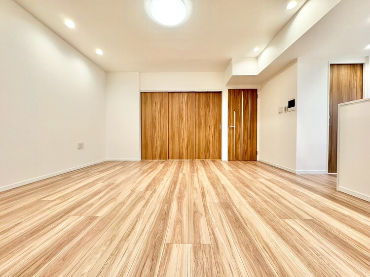 居間 忙しく過ぎゆく日常を置き去るほど、ゆったりした時間が流れるリビング。