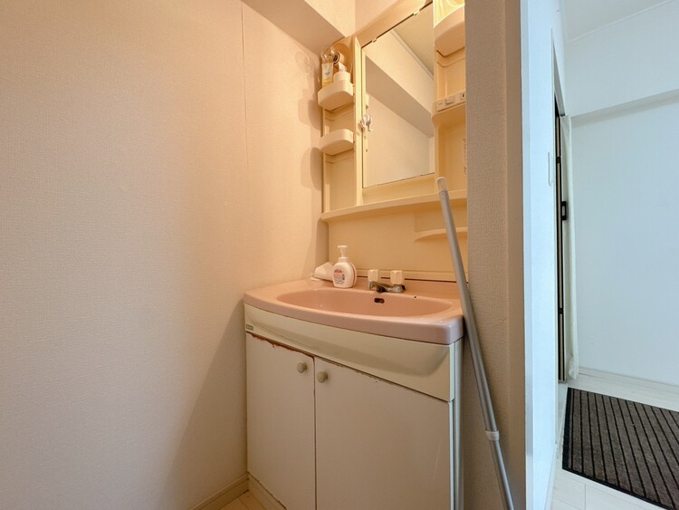 洗面 何かと物が増える場所だからこそ、スッキリと見映えの良い空間に。