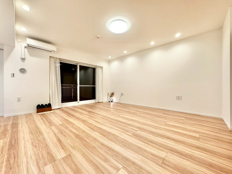 居間 快適に過ごす毎日を求めて、暮らしの中でご自身の「マイホーム」に創り上げてください。