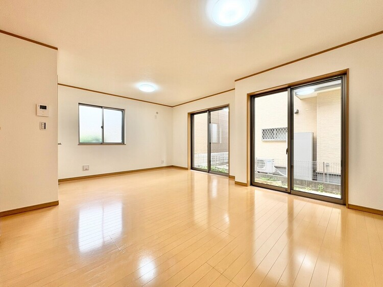 居間 居心地の良い空気感は、暮らしのステージを彩り、心からのやすらぎと満足感を与えてくれます。