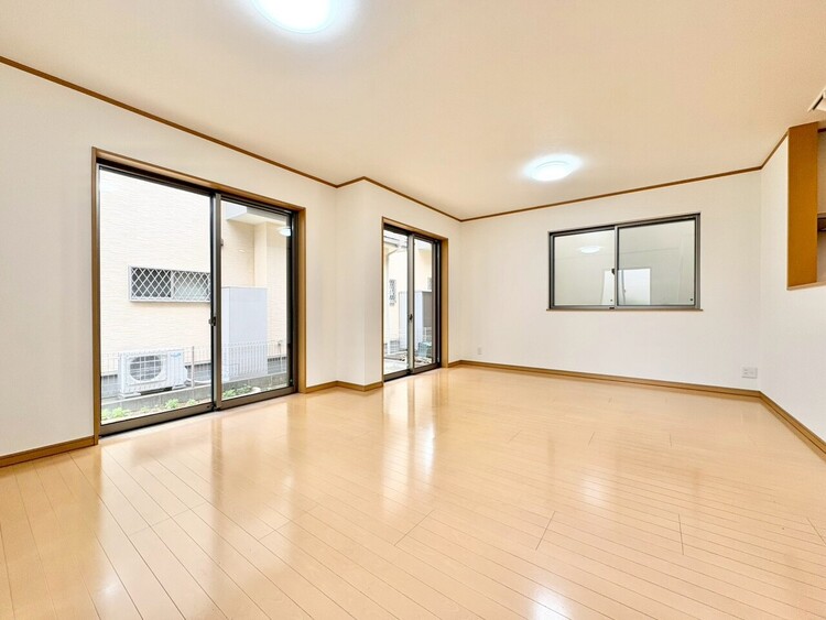 居間 飾り過ぎないシンプルな内装と偏り過ぎないデザインで統一しました。