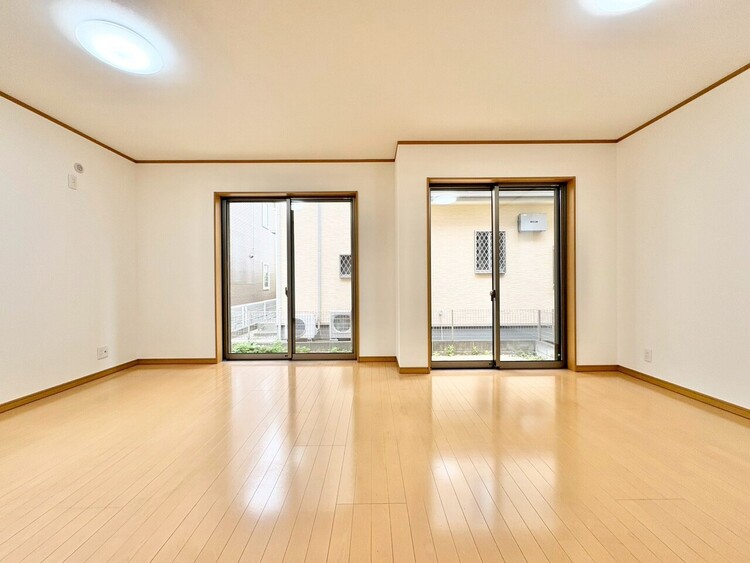 居間 快適に過ごす毎日を求めて、暮らしの中でご自身の「マイホーム」に創り上げてください。