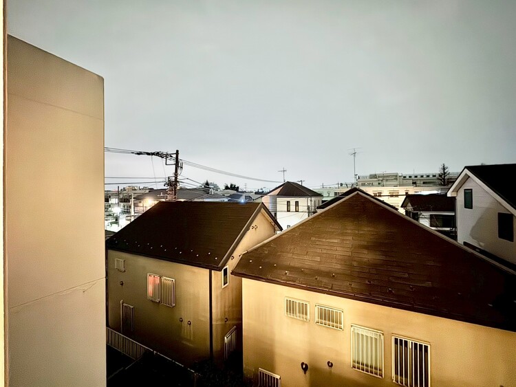 バルコニー 窓を開けると広がる青空。心をリフレッシュして日々を過ごしていきましょう。