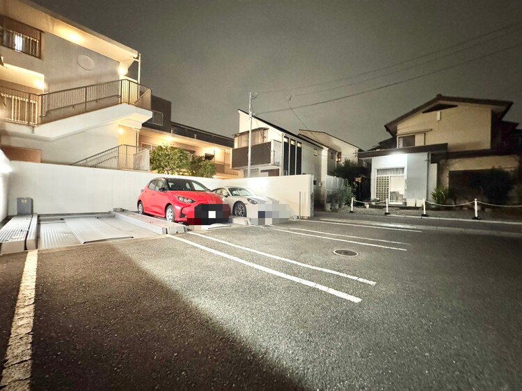 駐車場 本物件の駐車スペースです。車種制限のある場合もございますので、お気軽にお問い合わせくださいませ。