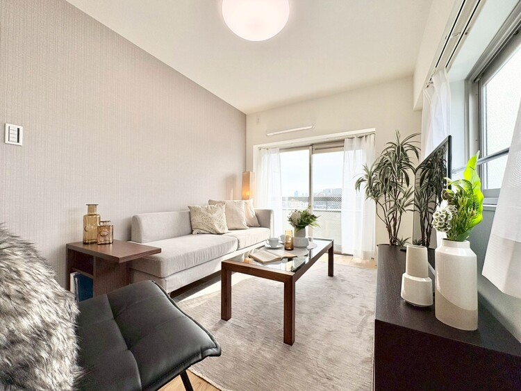 居間 居心地の良い空気感は、暮らしのステージを彩り、心からのやすらぎと満足感を与えてくれます。