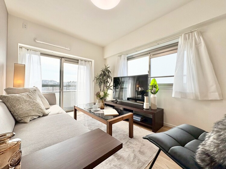 居間 飾り過ぎないシンプルな内装と偏り過ぎないデザインで統一しました。