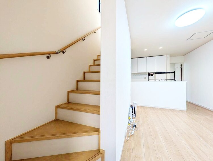 居間 居心地の良い空気感は、暮らしのステージを彩り、心からのやすらぎと満足感を与えてくれます。