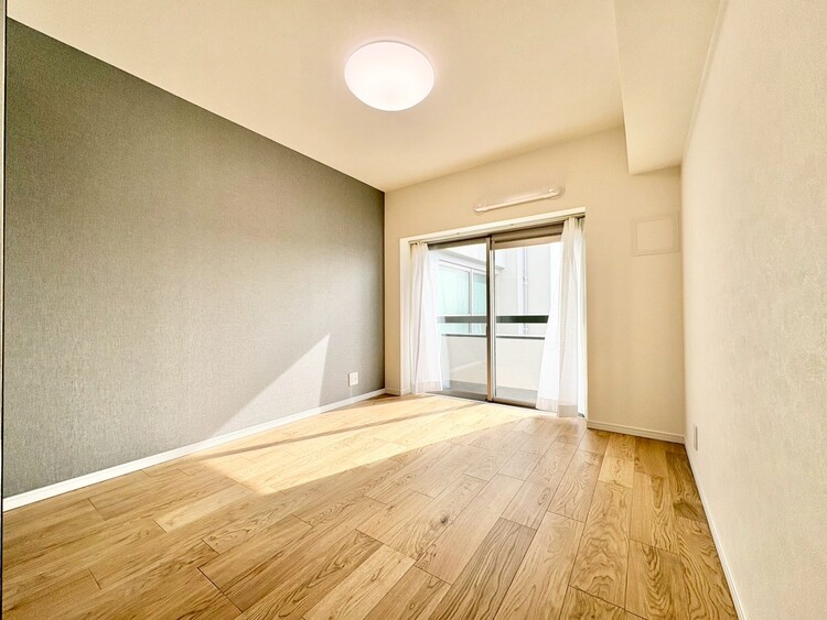 寝室 ベッドも十分に設置するスペースがあります。