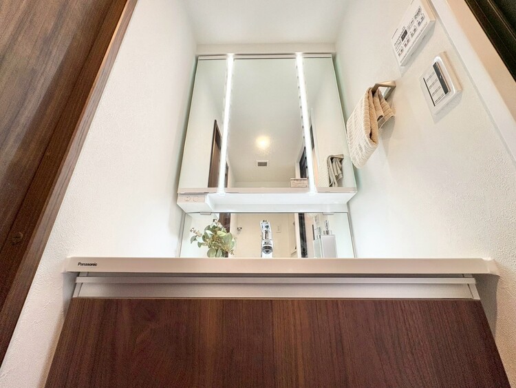 洗面 何かと物が増える場所だからこそ、スッキリと見映えの良い空間に。