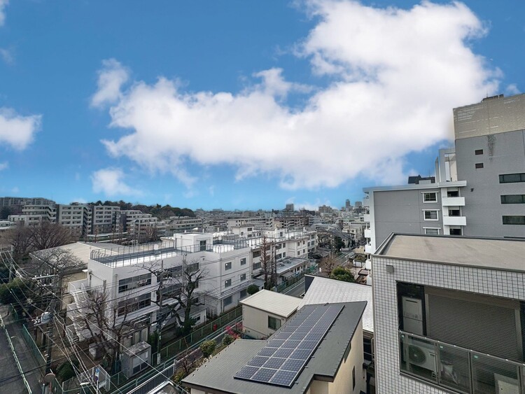 バルコニー 頬をなでる、優しい風を感じることが出来ます。