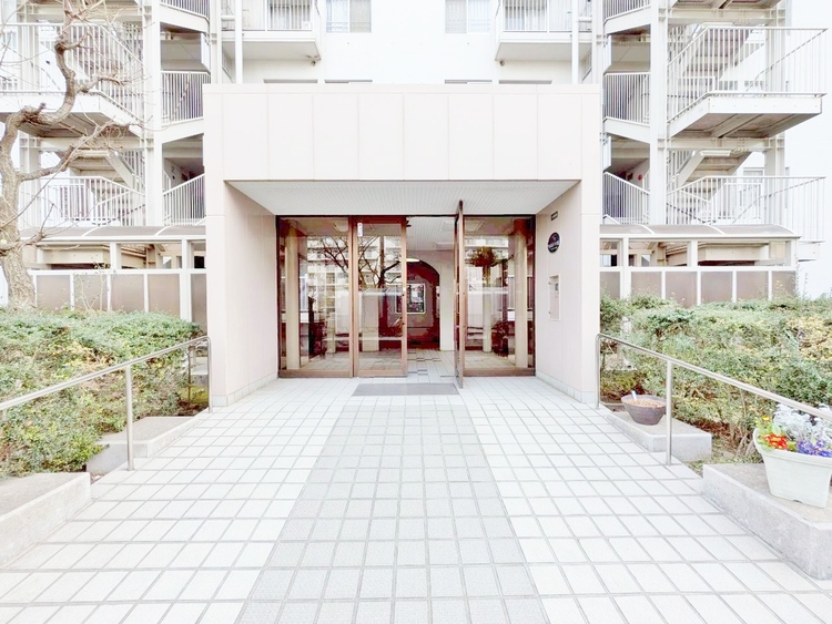 エントランス 外と内をつなぐエントランスは、まさに顔となる場所。