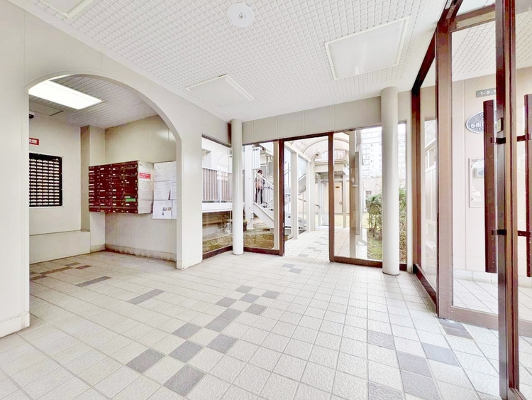 エントランス エントランス内部は、管理が行き届き清潔な共有スペースとなっています。