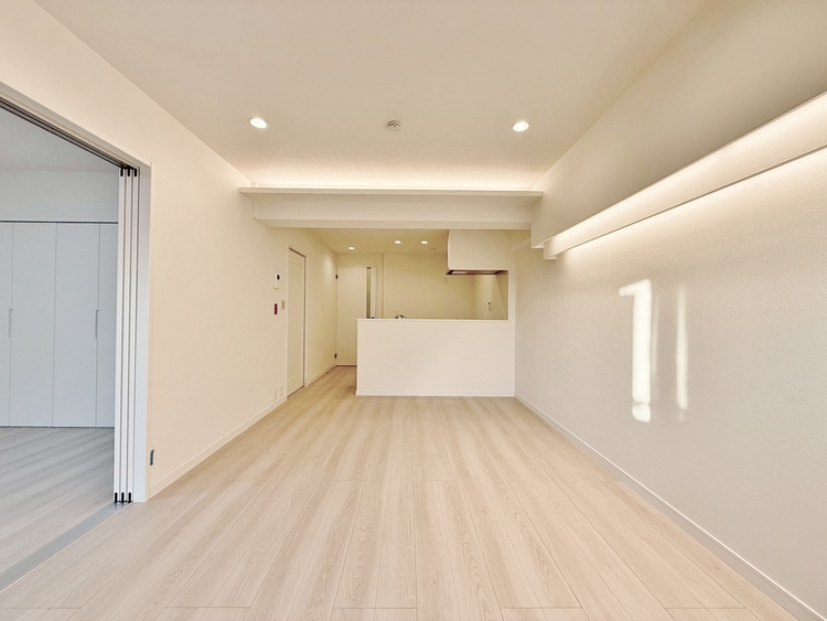 居間 忙しく過ぎゆく日常を置き去るほど、ゆったりした時間が流れるリビング。