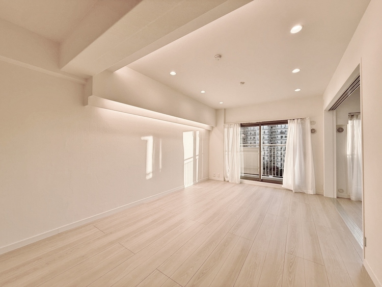 居間 飾り過ぎないシンプルな内装と偏り過ぎないデザインで統一しました。